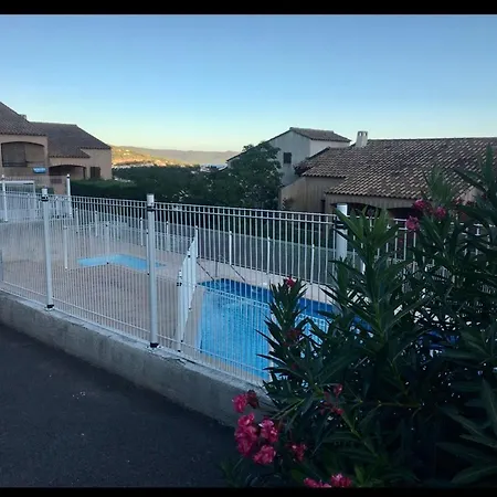 Vue Au Loin Maisonnette Equipee Pour 4 Personnes Avec Piscine Clim Wifi Velos Tv Barbecues アパート *