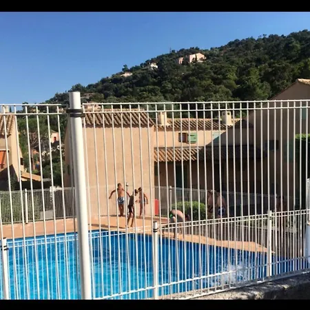 Vue Au Loin Maisonnette Equipee Pour 4 Personnes Avec Piscine Clim Wifi Velos Tv Barbecues キャバレール・シュル・メール