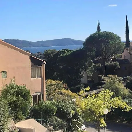 Vue Au Loin Maisonnette Equipee Pour 4 Personnes Avec Piscine Clim Wifi Velos Tv Barbecues