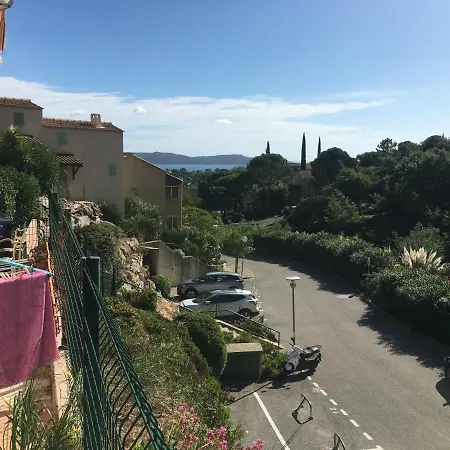 Vue Au Loin Maisonnette Equipee Pour 4 Personnes Avec Piscine Clim Wifi Velos Tv Barbecues * キャバレール・シュル・メール