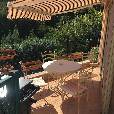 Vue Au Loin Maisonnette Equipee Pour 4 Personnes Avec Piscine Clim Wifi Velos Tv Barbecues アパート