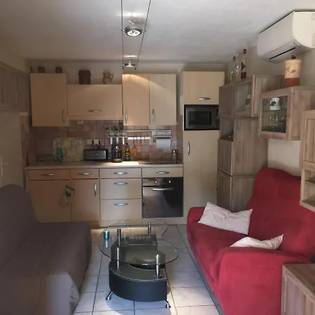 Vue Au Loin Maisonnette Equipee Pour 4 Personnes Avec Piscine Clim Wifi Velos Tv Barbecues キャバレール・シュル・メール