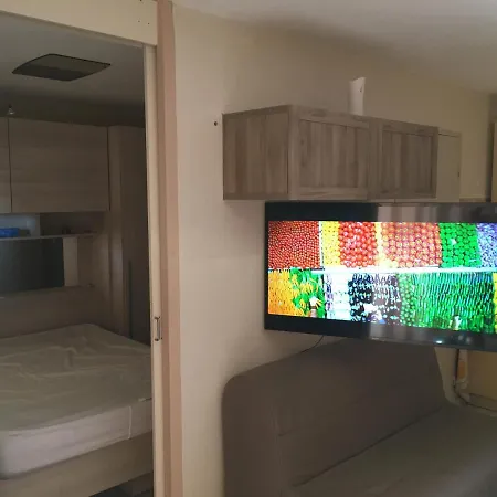 Vue Au Loin Maisonnette Equipee Pour 4 Personnes Avec Piscine Clim Wifi Velos Tv Barbecues アパート *