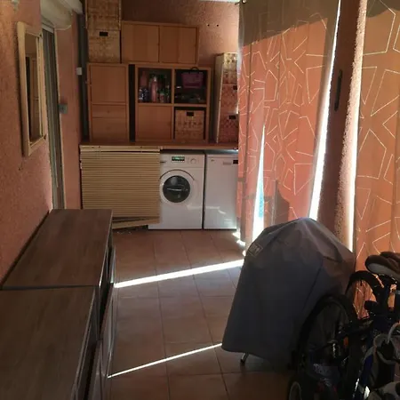 Vue Au Loin Maisonnette Equipee Pour 4 Personnes Avec Piscine Clim Wifi Velos Tv Barbecues アパート *
