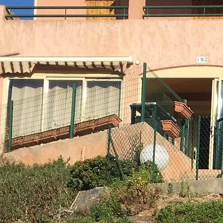 Vue Au Loin Maisonnette Equipee Pour 4 Personnes Avec Piscine Clim Wifi Velos Tv Barbecues
