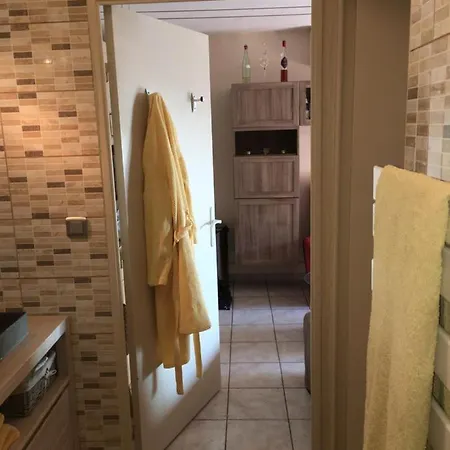 Vue Au Loin Maisonnette Equipee Pour 4 Personnes Avec Piscine Clim Wifi Velos Tv Barbecues アパート *
